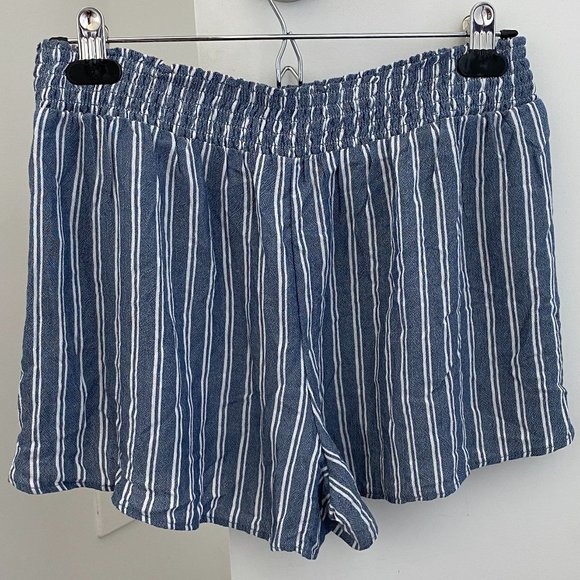 AMERICAN EAGLE BLUE & WHITE STRIPED SHORTS - Picture 4 of 7